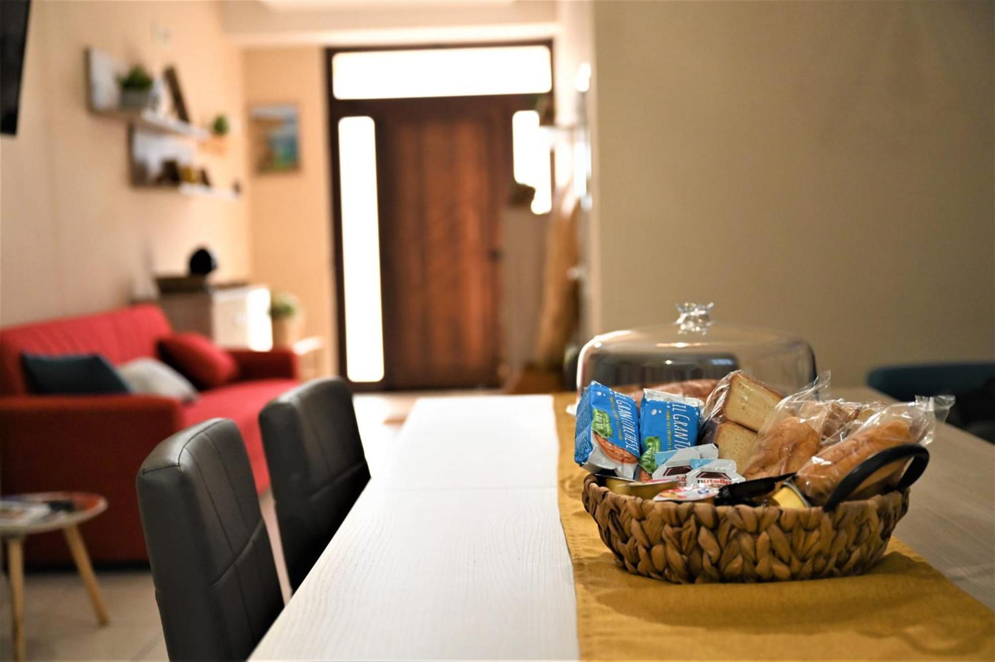 "Il Vecchio Salone" Appartamento In Pieno Centro Con Garage Privato Lecce Luaran gambar