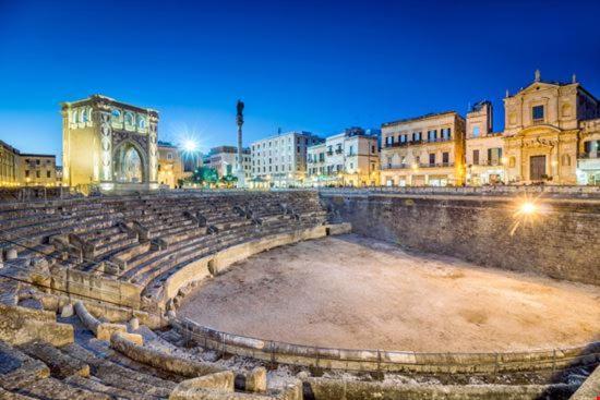 "Il Vecchio Salone" Appartamento In Pieno Centro Con Garage Privato Lecce Luaran gambar