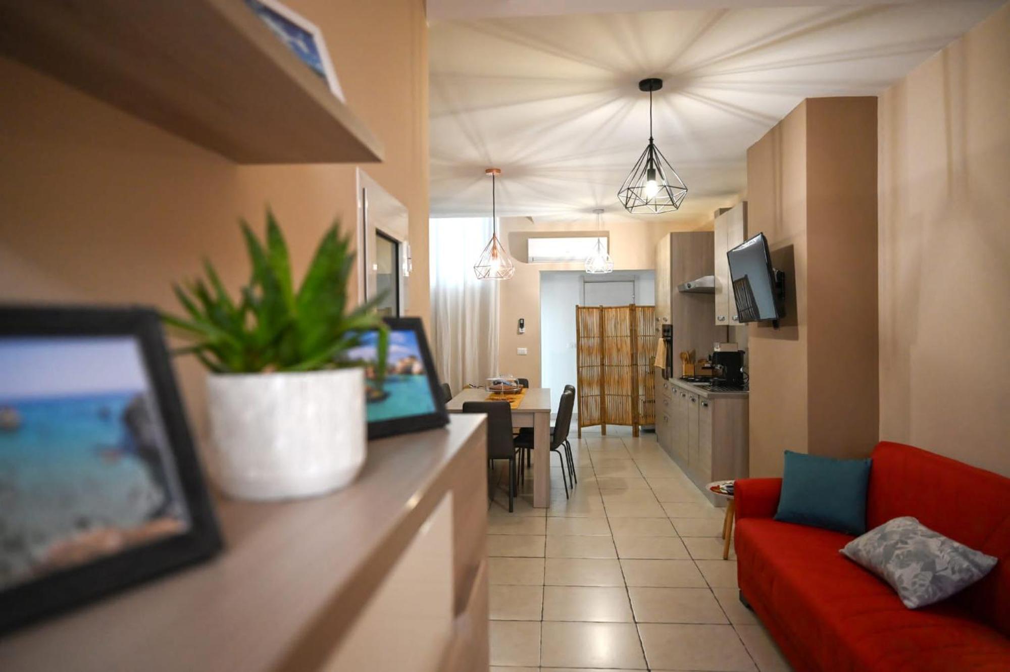 "Il Vecchio Salone" Appartamento In Pieno Centro Con Garage Privato Lecce Luaran gambar