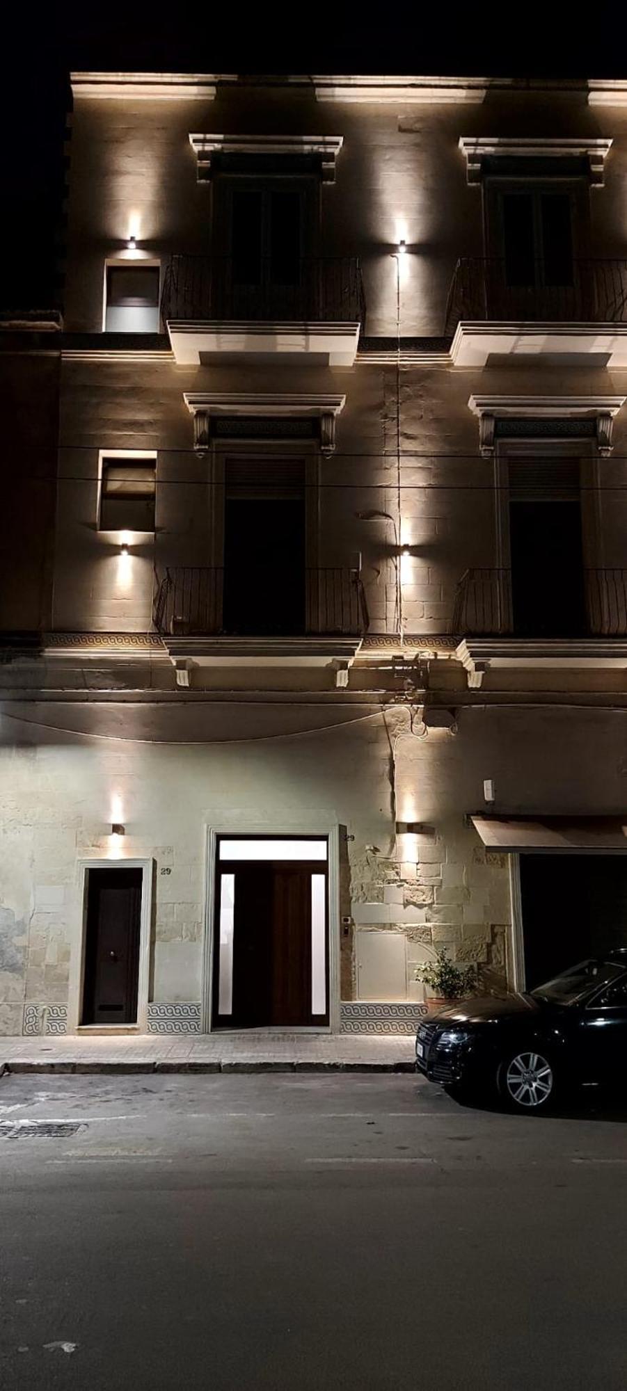 "Il Vecchio Salone" Appartamento In Pieno Centro Con Garage Privato Lecce Luaran gambar