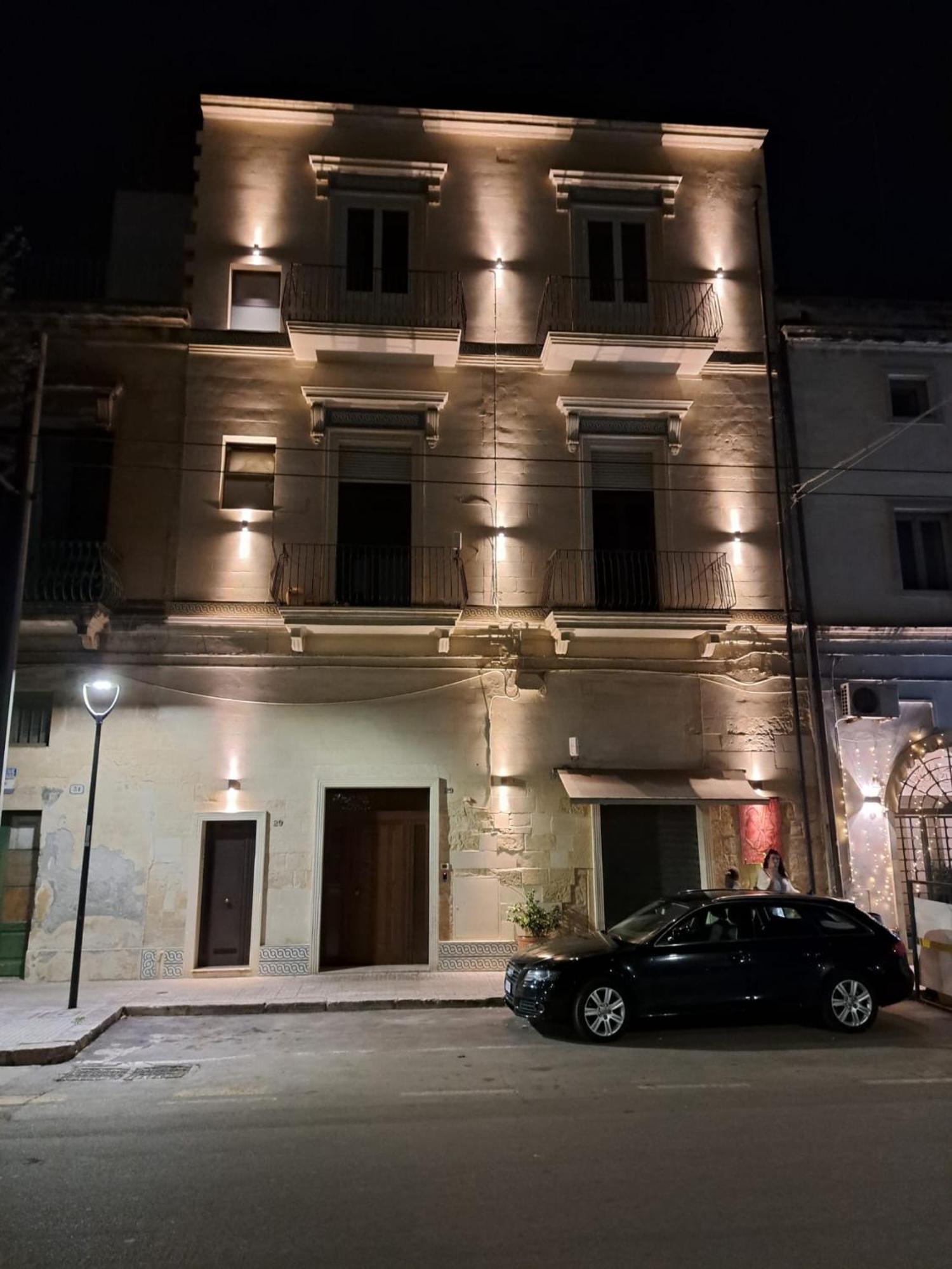 "Il Vecchio Salone" Appartamento In Pieno Centro Con Garage Privato Lecce Luaran gambar